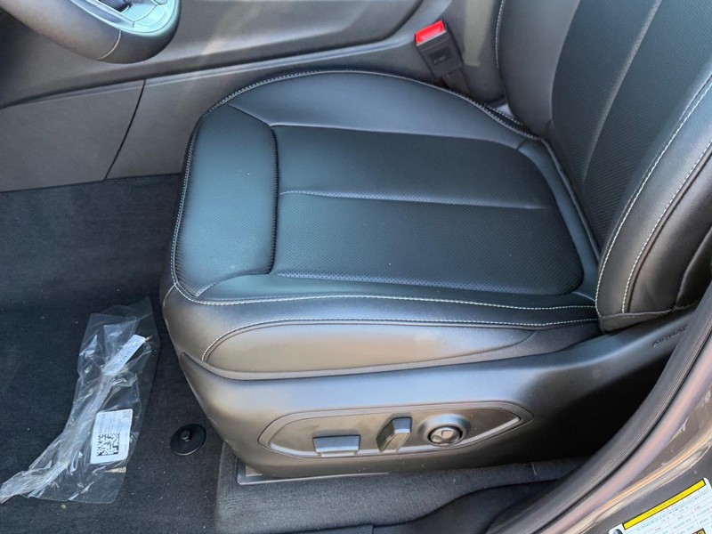 Jeep Grand Cherokee L Vehicle Full-screen Gallery Image 13