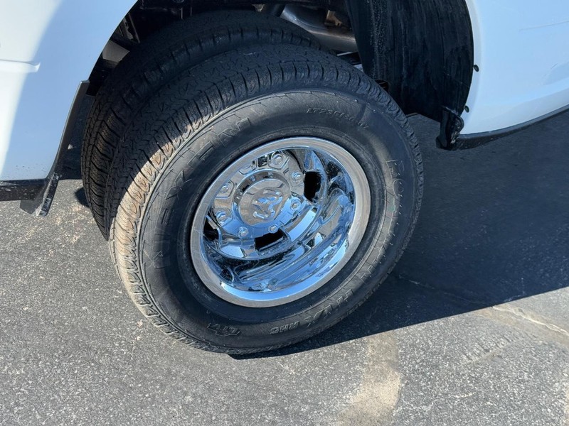 Ram 3500 Vehicle Full-screen Gallery Image 4