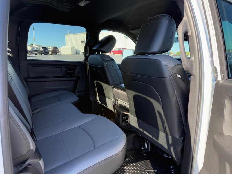 Ram 3500 Vehicle Full-screen Gallery Image 7