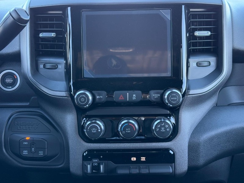 Ram 3500 Vehicle Full-screen Gallery Image 10