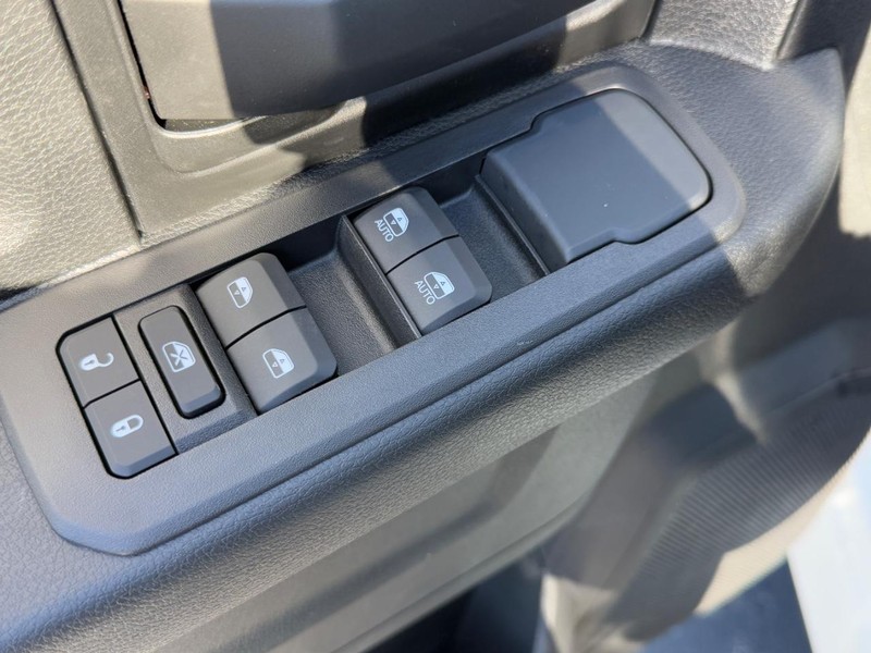 Ram 3500 Vehicle Full-screen Gallery Image 11