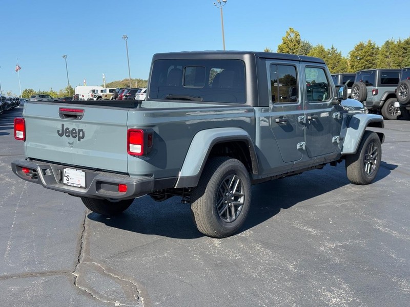 Jeep Gladiator Vehicle Full-screen Gallery Image 3