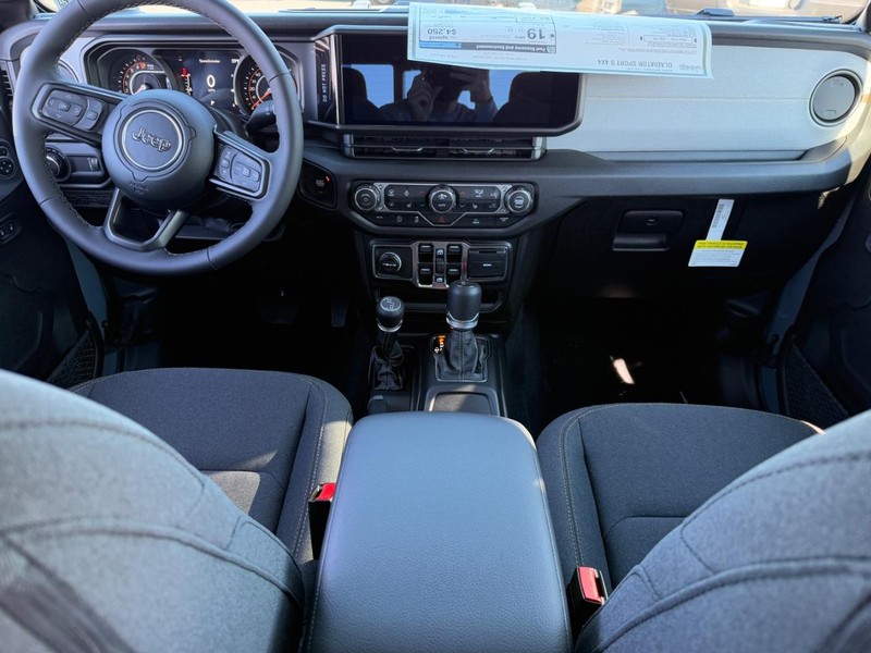 Jeep Gladiator Vehicle Full-screen Gallery Image 6