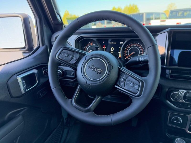 Jeep Gladiator Vehicle Full-screen Gallery Image 7