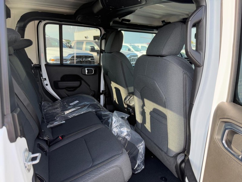 Jeep Gladiator Vehicle Full-screen Gallery Image 5