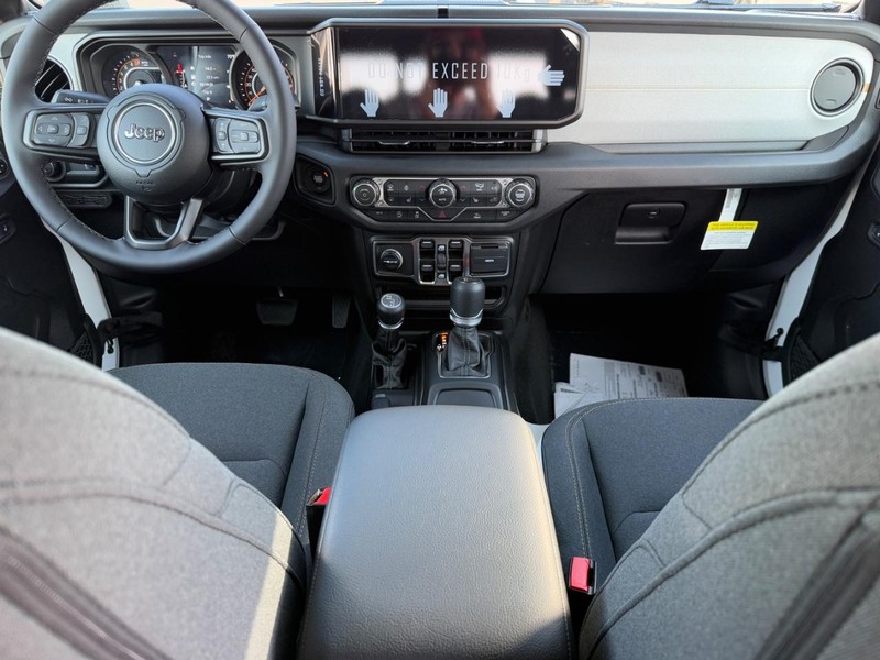 Jeep Gladiator Vehicle Full-screen Gallery Image 6