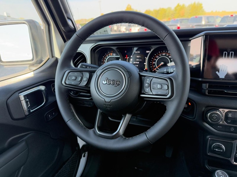 Jeep Gladiator Vehicle Full-screen Gallery Image 7