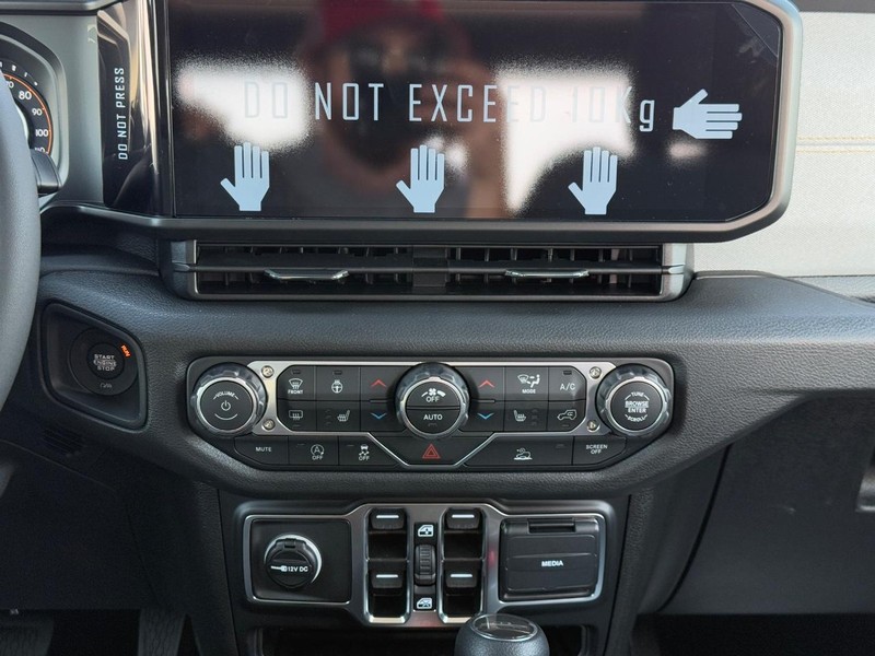 Jeep Gladiator Vehicle Full-screen Gallery Image 8