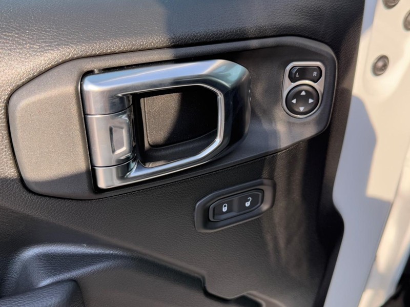 Jeep Gladiator Vehicle Full-screen Gallery Image 9