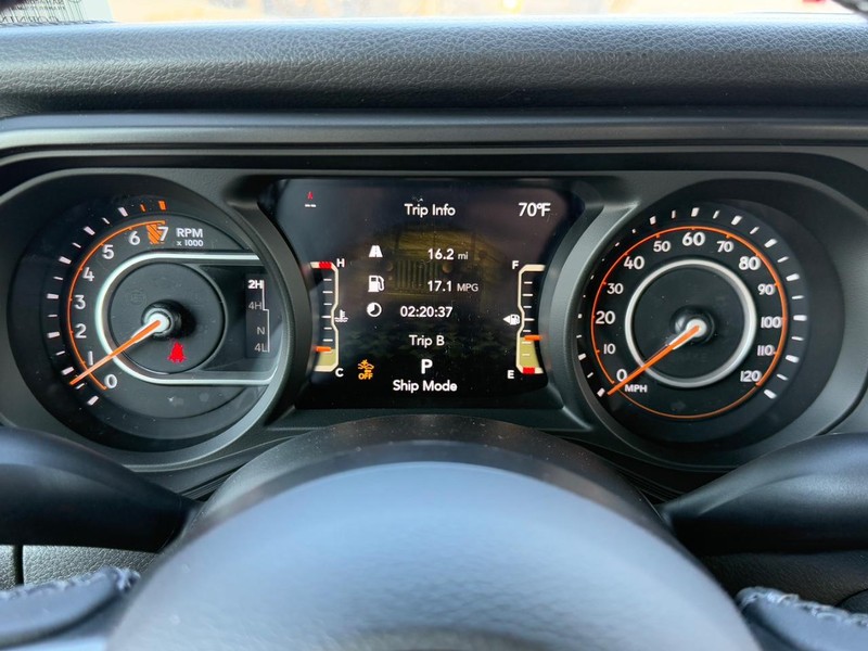 Jeep Gladiator Vehicle Full-screen Gallery Image 13