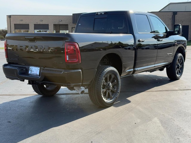 Ram 2500 Vehicle Full-screen Gallery Image 3