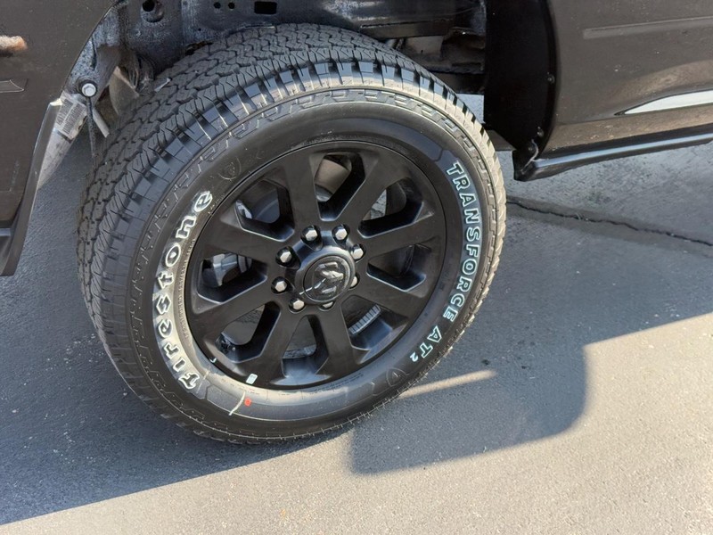 Ram 2500 Vehicle Full-screen Gallery Image 4