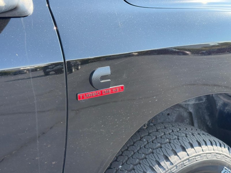 Ram 2500 Vehicle Full-screen Gallery Image 5