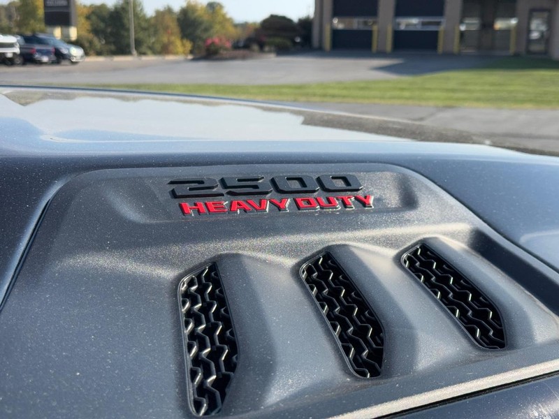 Ram 2500 Vehicle Full-screen Gallery Image 6