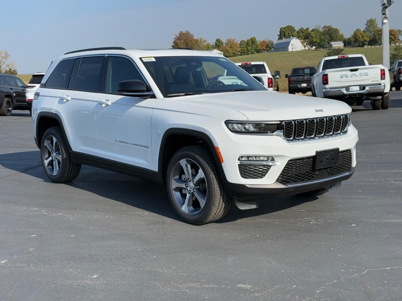 Jeep Grand Cherokee Vehicle Full-screen Gallery Image 2
