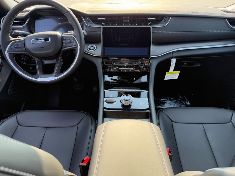 Jeep Grand Cherokee Vehicle Full-screen Gallery Image 7