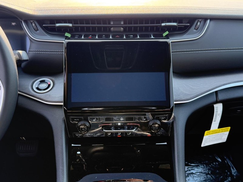 Jeep Grand Cherokee Vehicle Full-screen Gallery Image 9