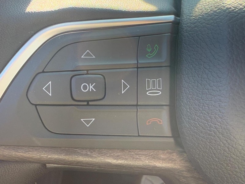 Jeep Grand Cherokee Vehicle Full-screen Gallery Image 13