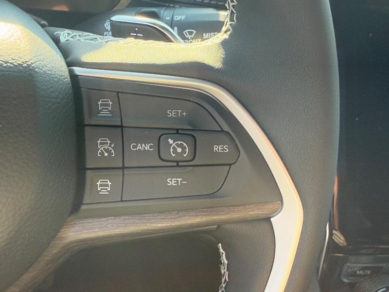 Jeep Grand Cherokee Vehicle Full-screen Gallery Image 14