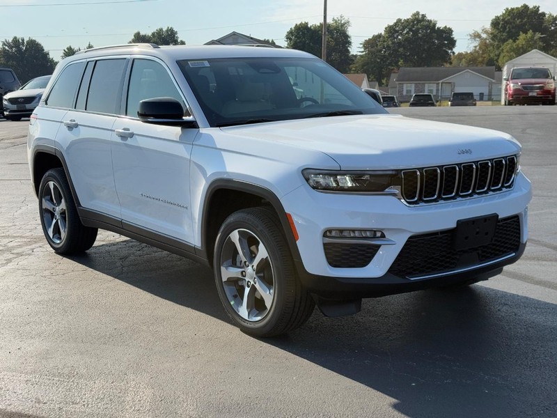 Jeep Grand Cherokee Vehicle Full-screen Gallery Image 2