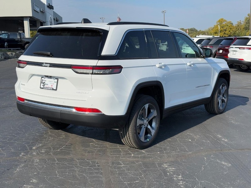 Jeep Grand Cherokee Vehicle Full-screen Gallery Image 3