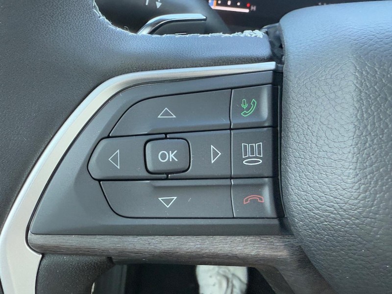 Jeep Grand Cherokee Vehicle Full-screen Gallery Image 13