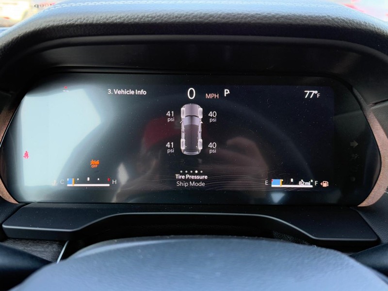 Jeep Grand Cherokee Vehicle Full-screen Gallery Image 15