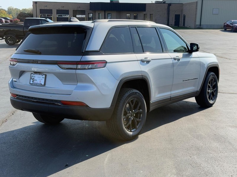 Jeep Grand Cherokee Vehicle Full-screen Gallery Image 3
