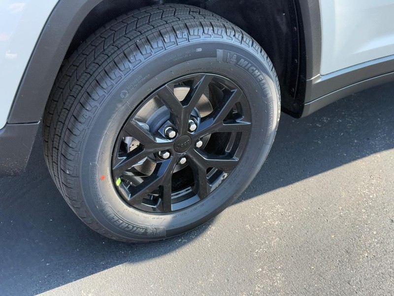 Jeep Grand Cherokee Vehicle Full-screen Gallery Image 4