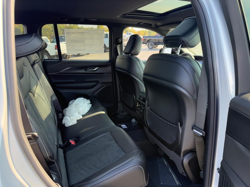 Jeep Grand Cherokee Vehicle Full-screen Gallery Image 5