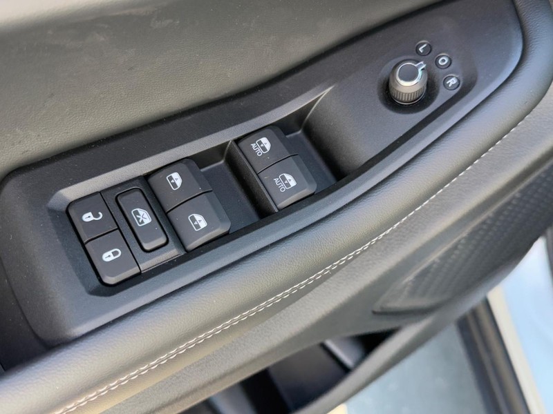 Jeep Grand Cherokee Vehicle Full-screen Gallery Image 9