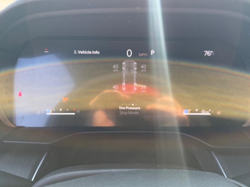 Jeep Grand Cherokee Vehicle Full-screen Gallery Image 13