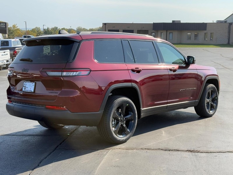 Jeep Grand Cherokee L Vehicle Full-screen Gallery Image 3