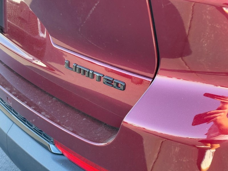 Jeep Grand Cherokee L Vehicle Full-screen Gallery Image 4