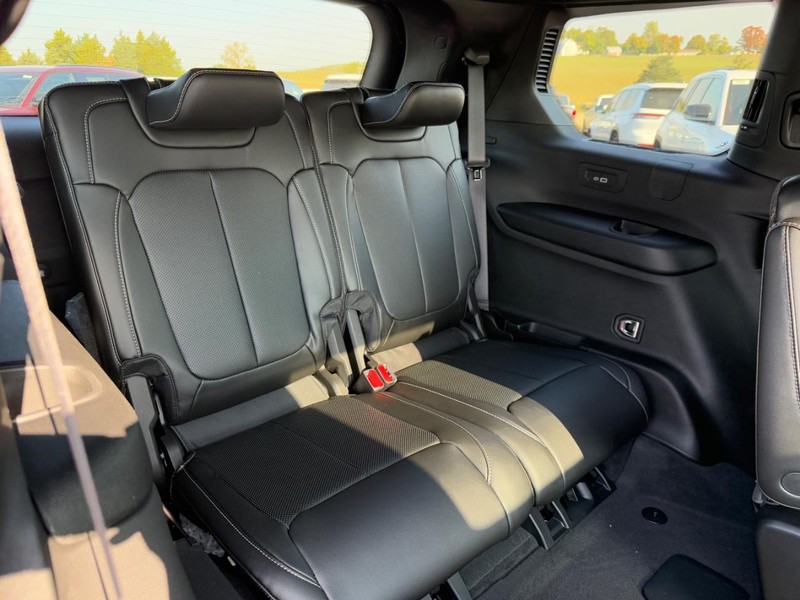 Jeep Grand Cherokee L Vehicle Full-screen Gallery Image 7