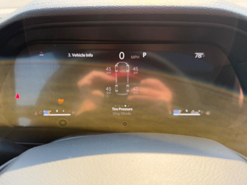 Jeep Grand Cherokee L Vehicle Full-screen Gallery Image 16