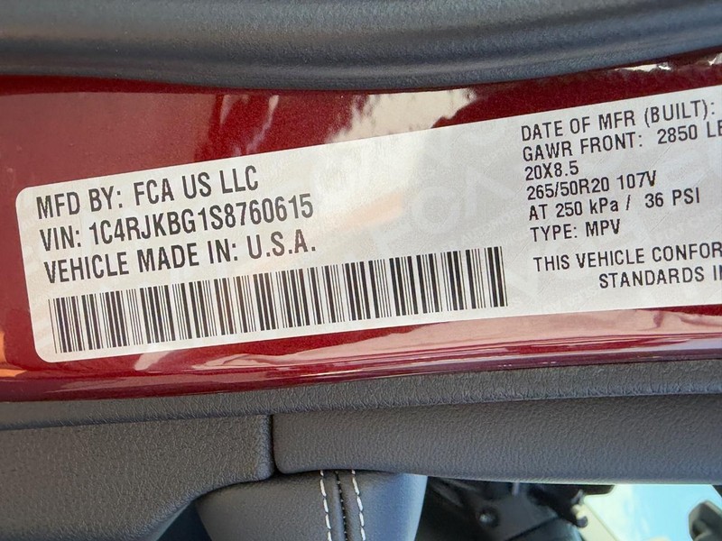 Jeep Grand Cherokee L Vehicle Full-screen Gallery Image 18