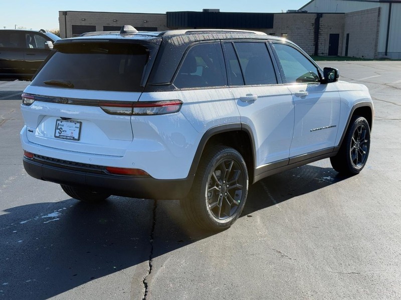 Jeep Grand Cherokee Vehicle Full-screen Gallery Image 3