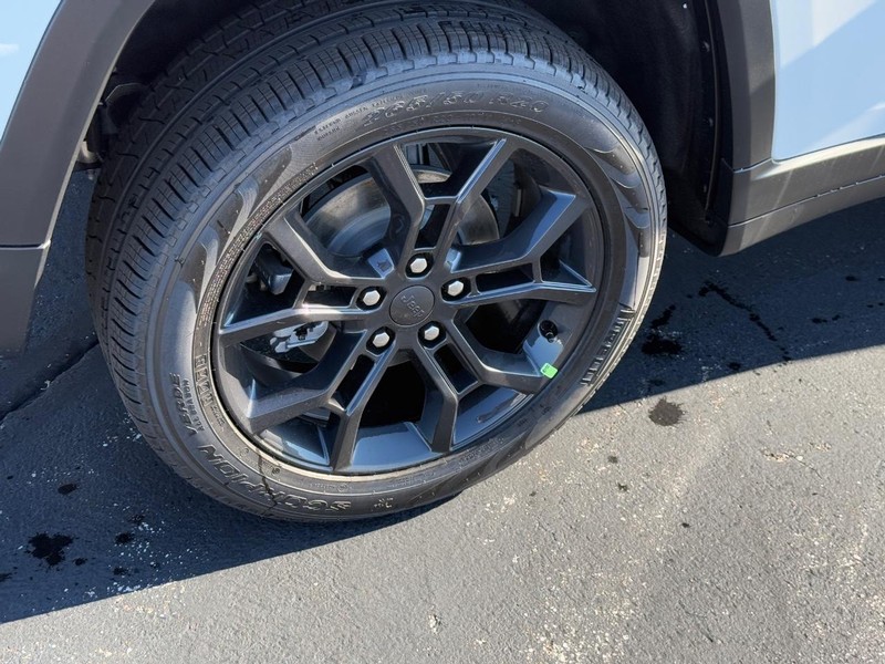 Jeep Grand Cherokee Vehicle Full-screen Gallery Image 4