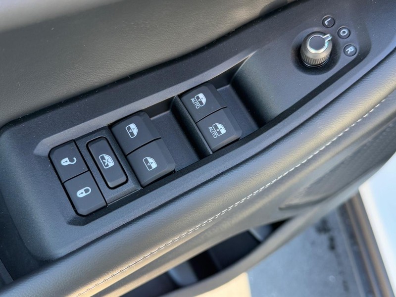 Jeep Grand Cherokee Vehicle Full-screen Gallery Image 9