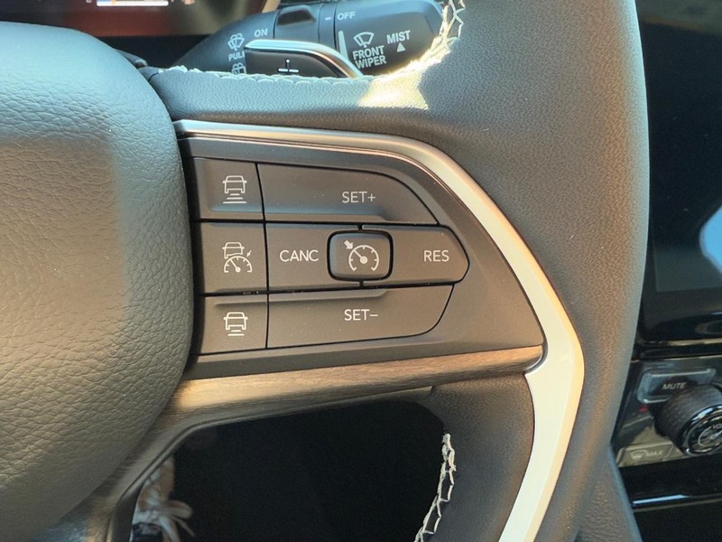 Jeep Grand Cherokee Vehicle Full-screen Gallery Image 13