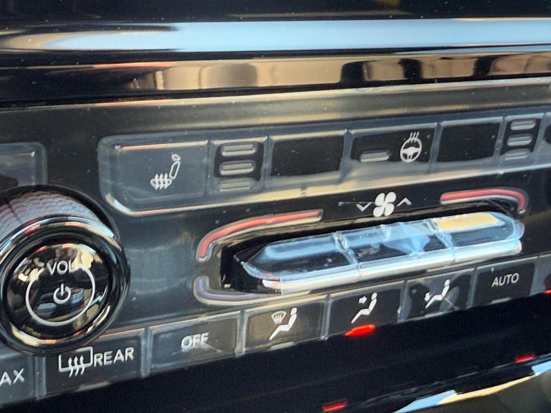 Jeep Grand Cherokee Vehicle Full-screen Gallery Image 15