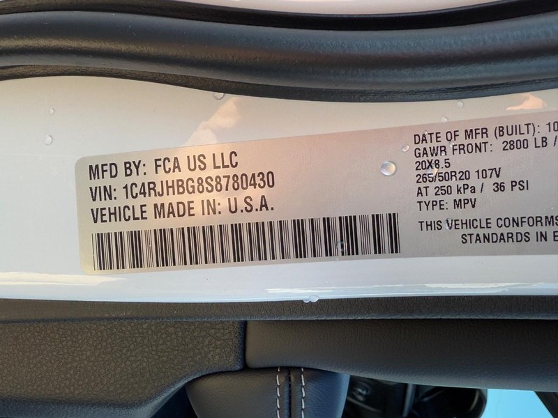 Jeep Grand Cherokee Vehicle Full-screen Gallery Image 16