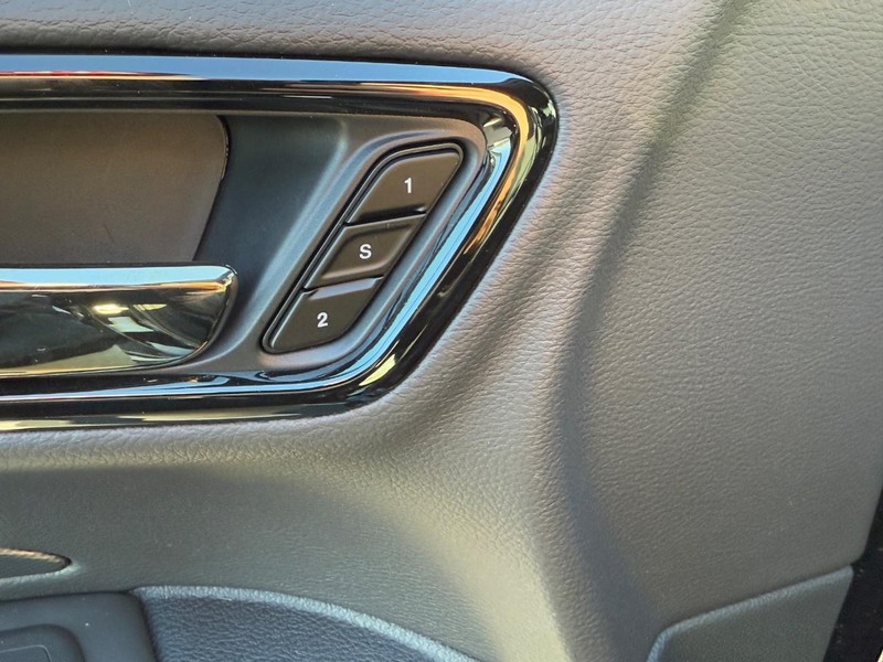 Dodge Durango Vehicle Full-screen Gallery Image 11