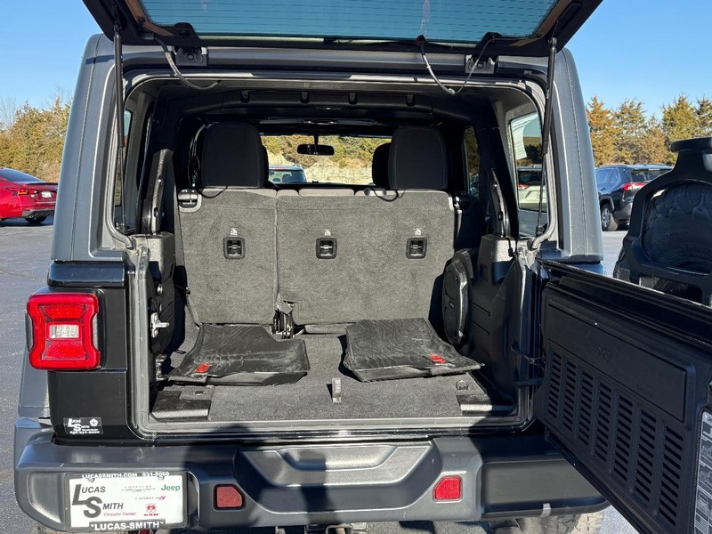 Jeep Wrangler Unlimited Vehicle Full-screen Gallery Image 4