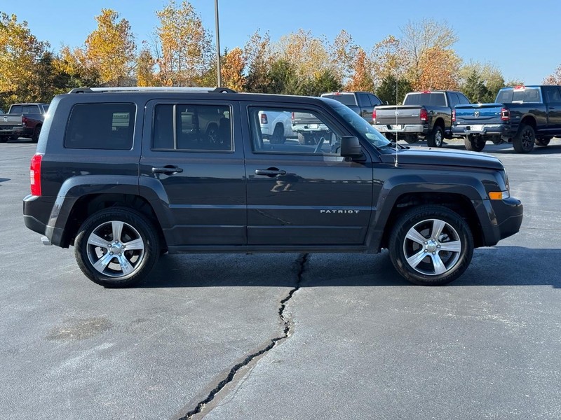 Jeep Patriot Vehicle Full-screen Gallery Image 02