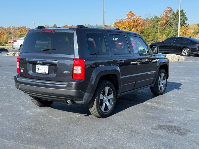 Jeep Patriot Vehicle Full-screen Gallery Image 03