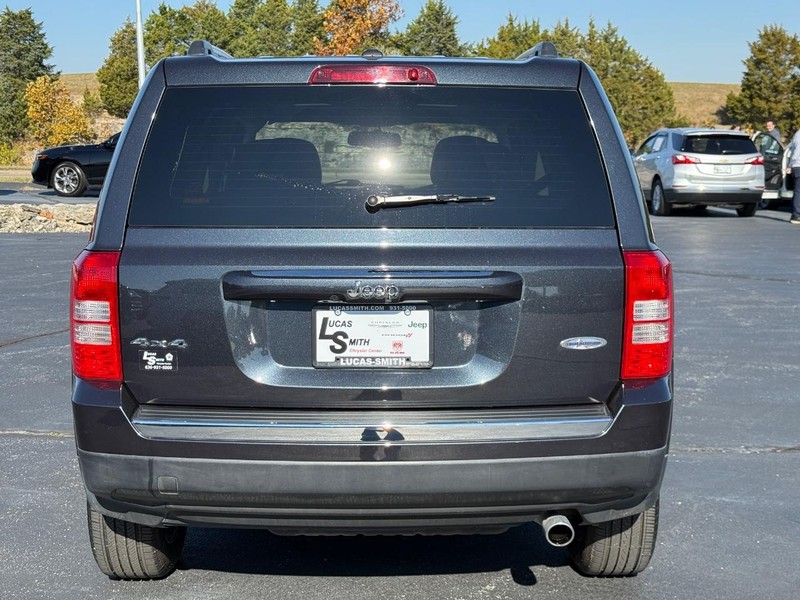 Jeep Patriot Vehicle Full-screen Gallery Image 05