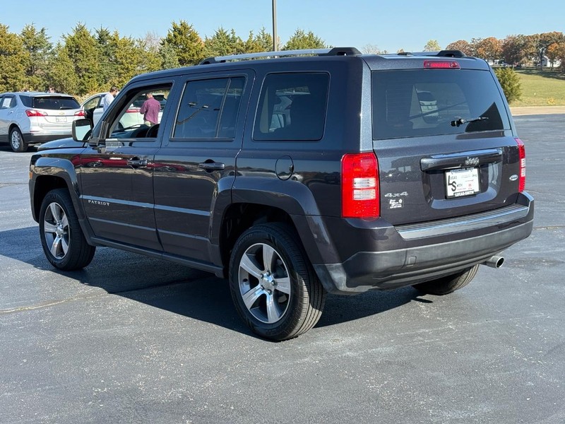 Jeep Patriot Vehicle Full-screen Gallery Image 06