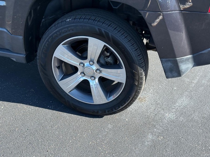 Jeep Patriot Vehicle Full-screen Gallery Image 07